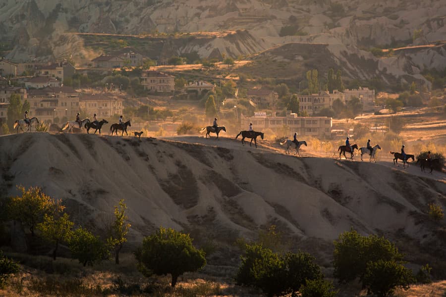 Passeggiata a cavallo al tramonto